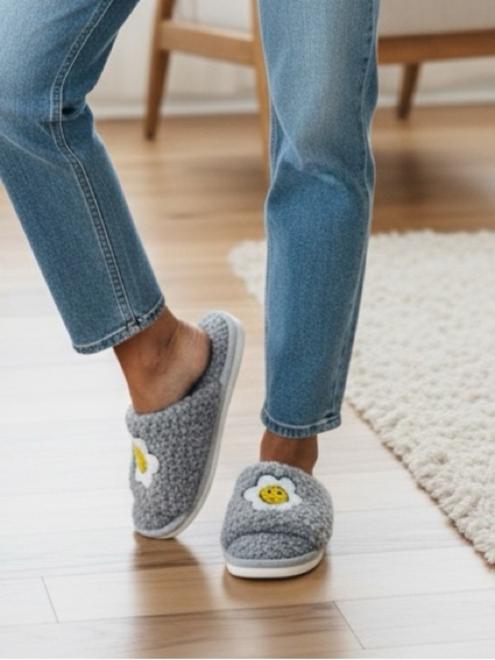 NWT Gray Smiley Flower Slippers